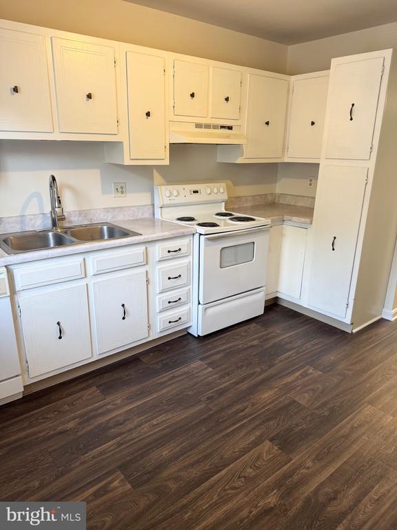 Foto del edificio - 413 Olde Greenwich Cir