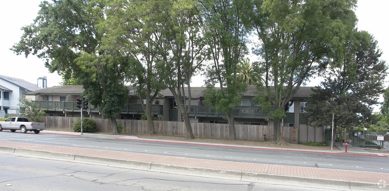 4888 Clayton Rd, Concord, CA 94521 Apartments in Concord, CA