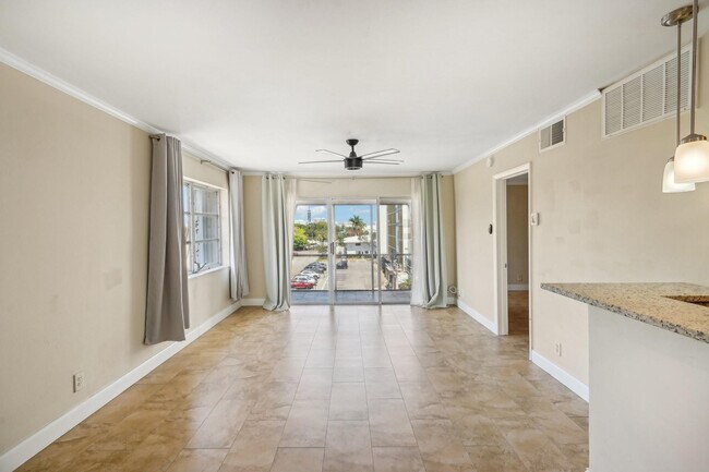 Building Photo - 3040 NE 16th Ave