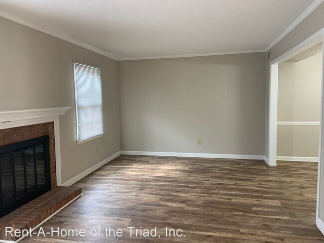 Building Photo - 3 br, 2.5 bath House - 4851 Tower Road D