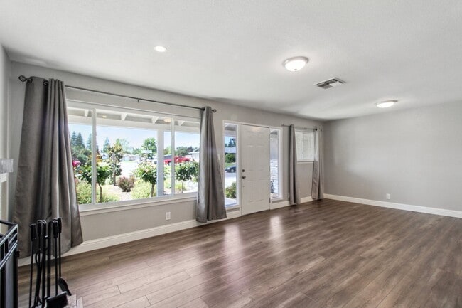 Building Photo - 5805 Cada Cir