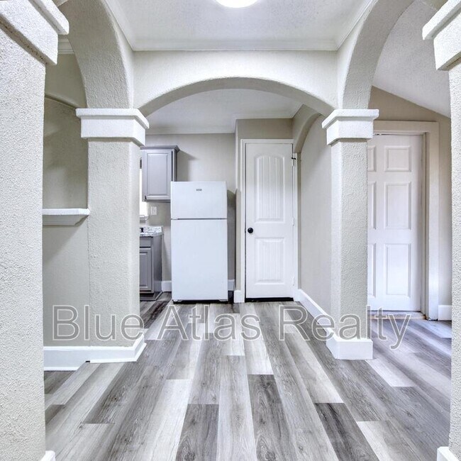 Foto del edificio - 7838 Maxwell Ave