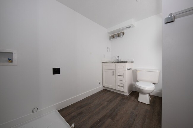 Building Photo - 360 N 200 W