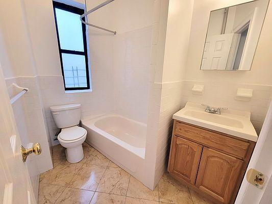 Foto del edificio - 2 bedroom in BRONX NY 10456