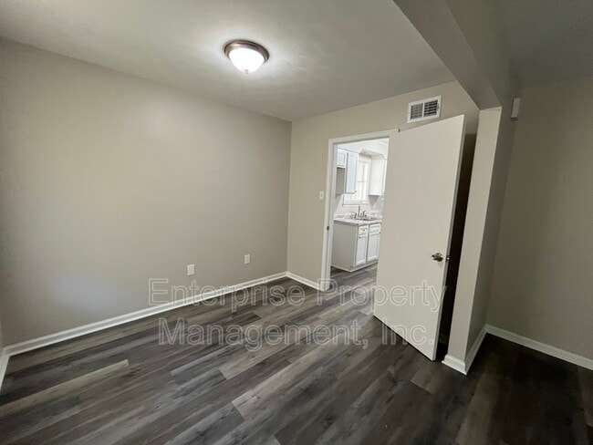 Building Photo - 1343 Dove St