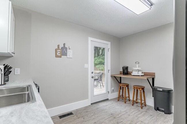 Foto del edificio - 906 North Main Street