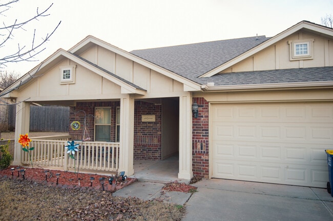 Photo - 912 S Linford Dr House