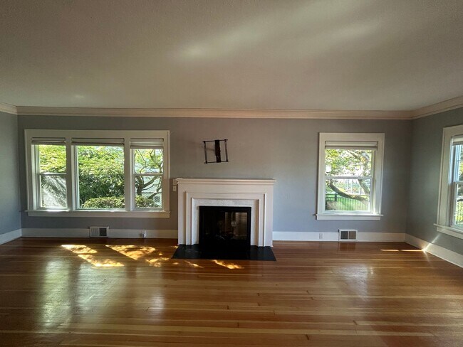 Foto del edificio - Gorgeous Craft House with Finish Basement ...