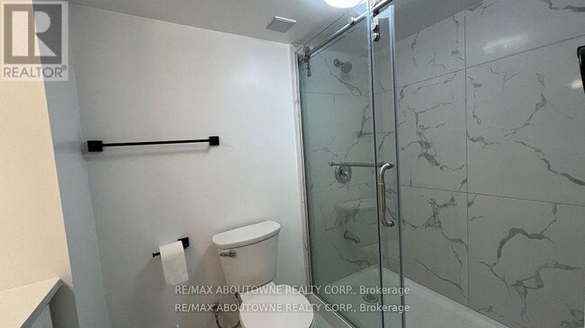 Building Photo - 106 Sheridan St