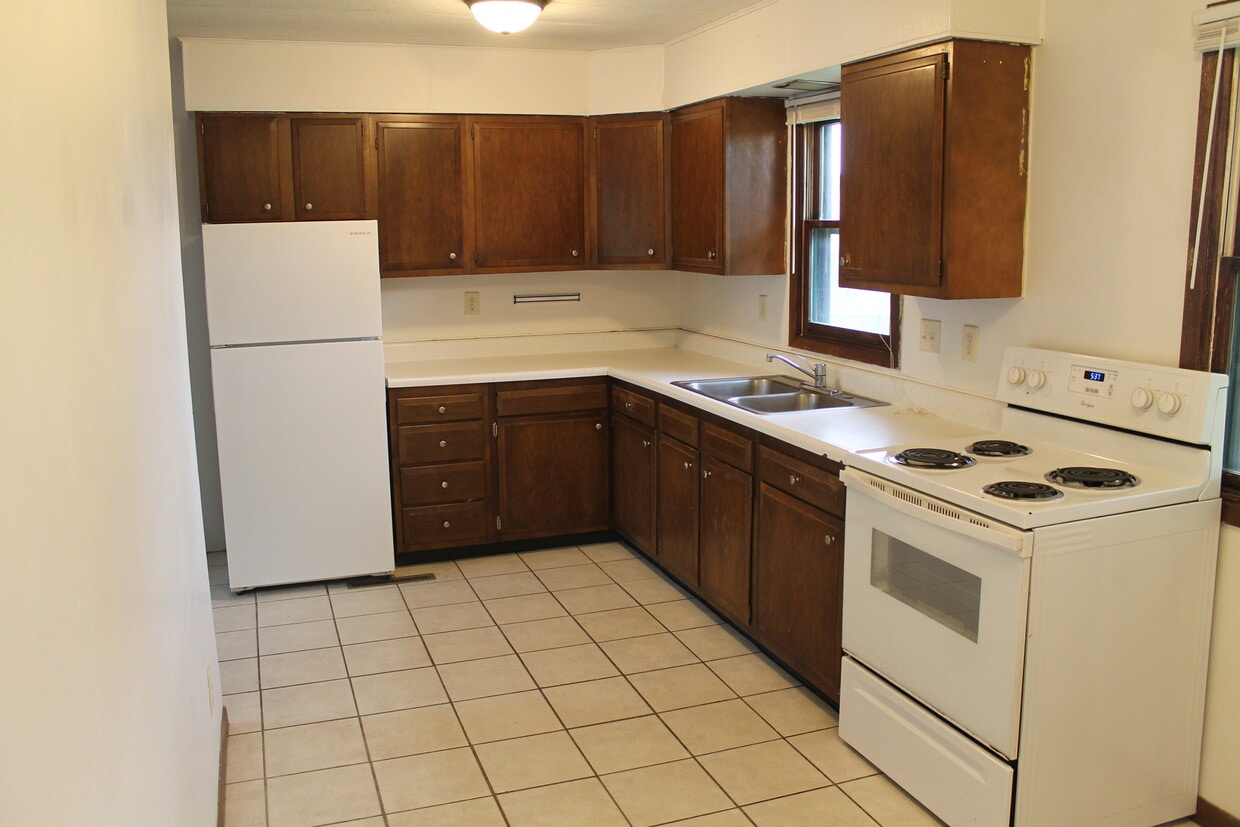 926 Lincoln St, Vermillion, SD 57069 House Rental in Vermillion, SD