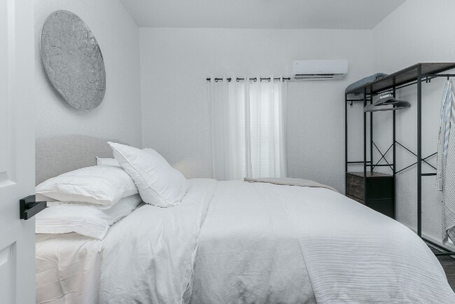 Foto del edificio - 1113 E 7th St