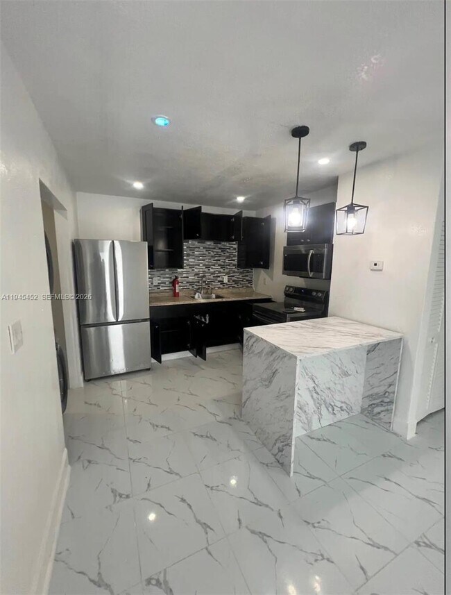 Building Photo - 3400 SW 40th Ave