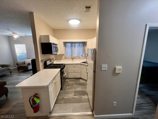 Foto del edificio - 701 Brittany Dr