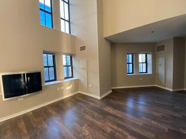 Building Photo - 180 N Wells St