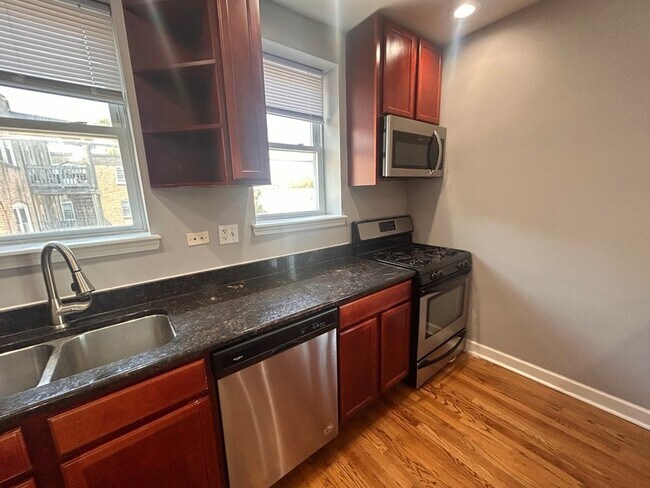 Foto del edificio - 2708 W Arthur Ave