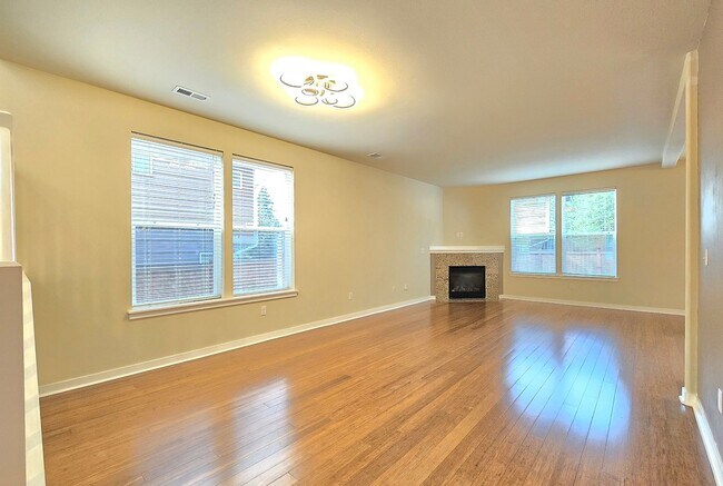 Building Photo - Bright & Spacious 4-Bedroom Home for Rent ...