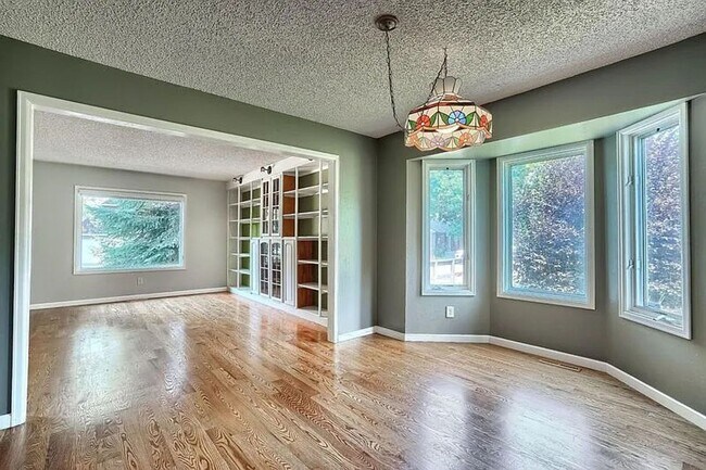 Foto del edificio - August 2026 Lakewood 5 Bedroom 2.5 Bathroom House with HUGE Backyard