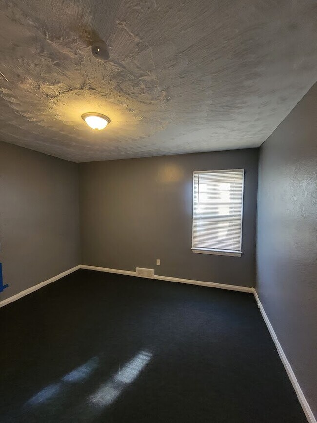 Building Photo - 18611 Birwood St