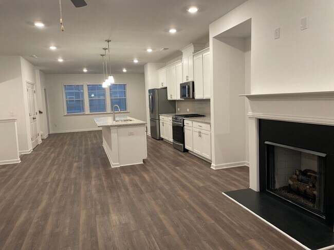 Building Photo - WOW! 4 bedroom, 3.5 bathroom townhome in T...