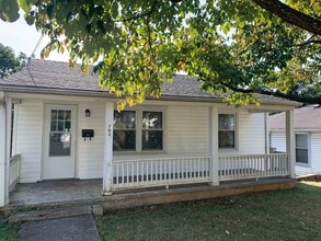 Building Photo - 704 Mansfield Ave