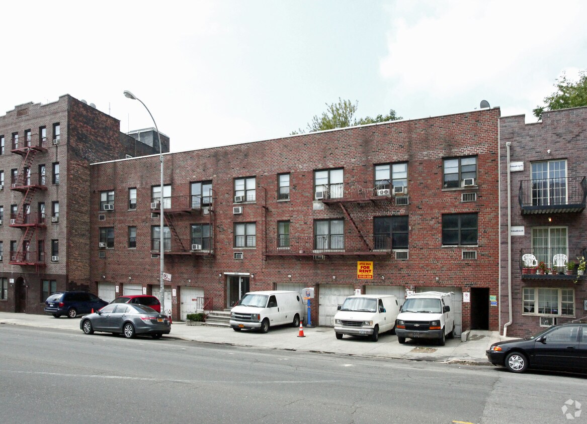Foto del edificio - 1545 White Plains Rd