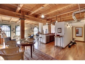 Building Photo - 400 N 1st St