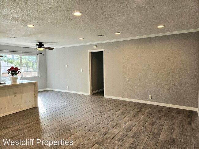 Building Photo - 3 br, 1 bath House - 1012 S. Baker St