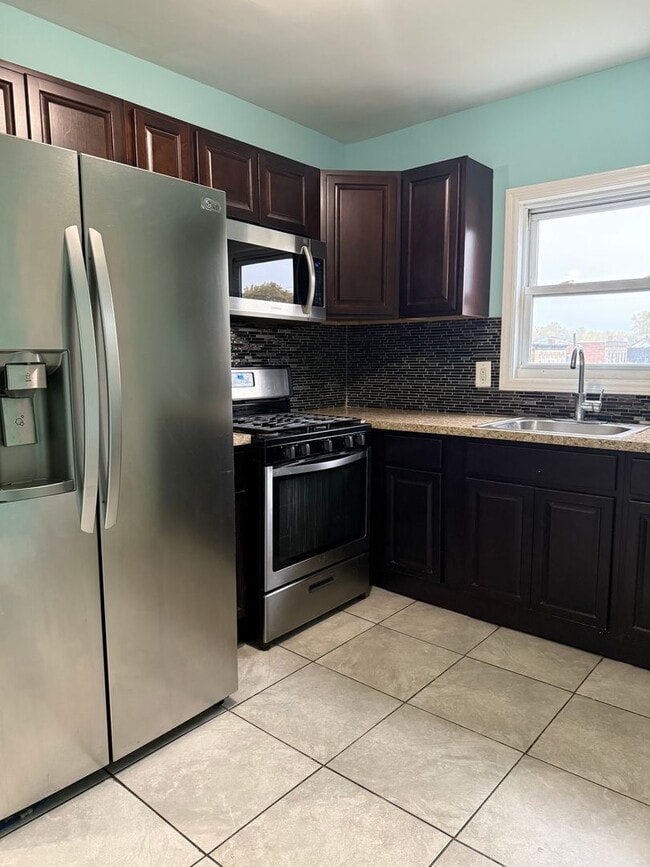 Building Photo - 96 Tremont Ave