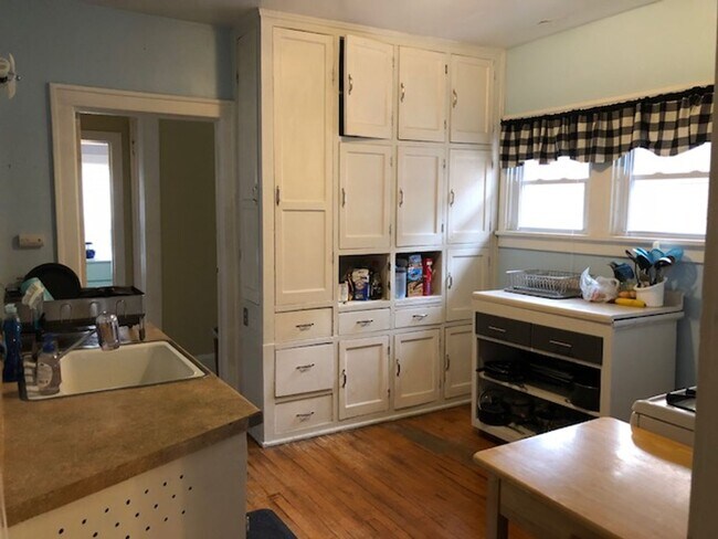 Foto del edificio - 3358 N Downer Ave