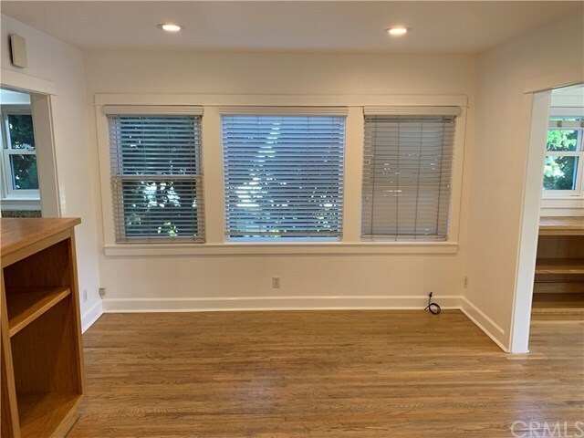 Foto del edificio - 221 Belmont Ave