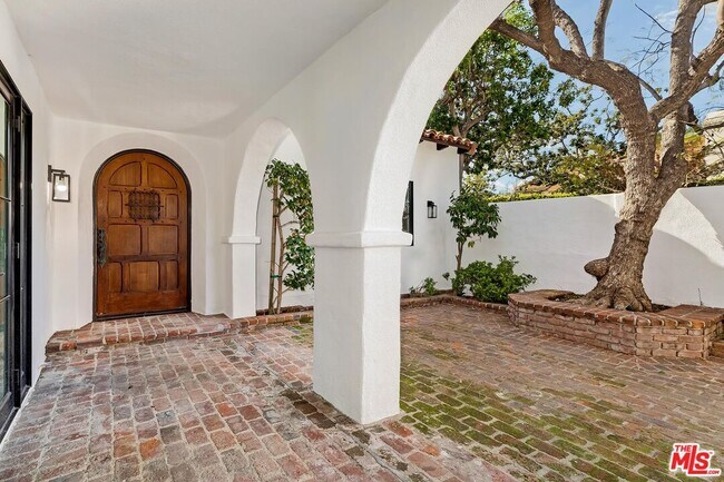 Building Photo - 301 S Camden Dr