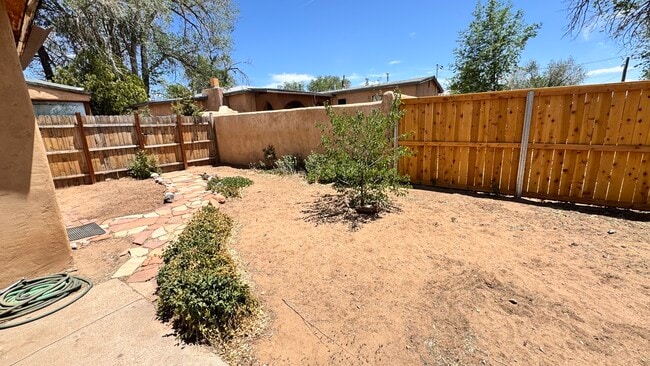 Building Photo - 4910 Nicholas Pl