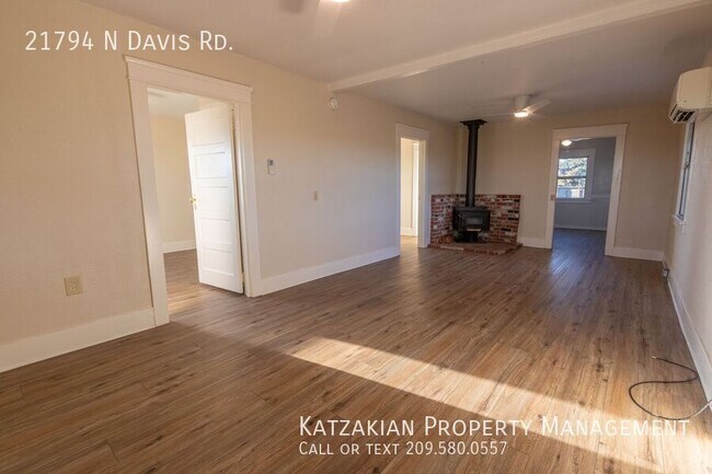 Building Photo - Country Living! 2-Bedroom 1-Bath Updated Home