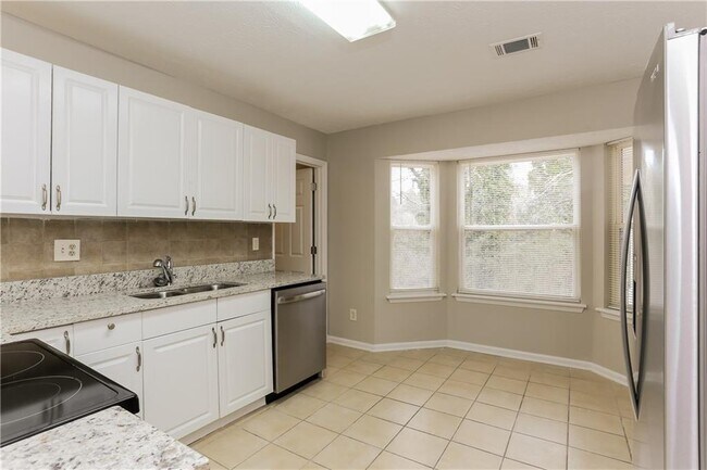 Foto del edificio - 500 Sherwood Cir