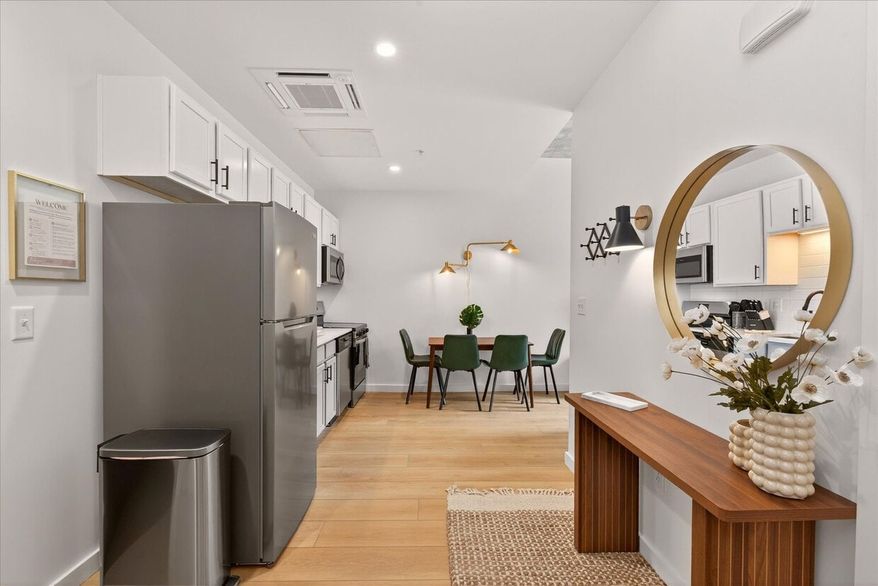 Foto principal - 211 Foster Ave