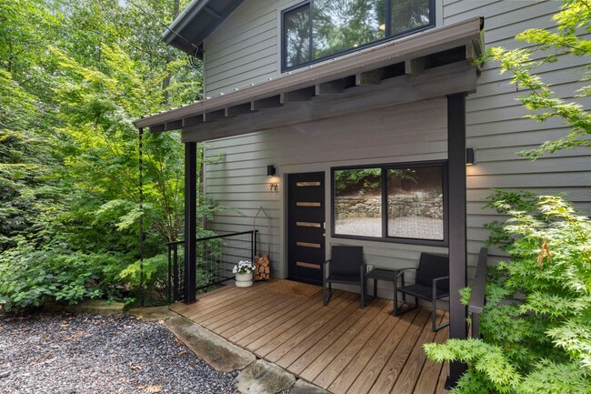 Building Photo - Gorgeous East-West Asheville Home on a Woo...