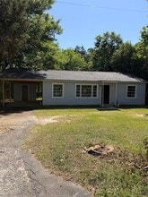 Building Photo - 202 Ruzelle St