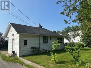 Building Photo - 2440 Leitrim Rd