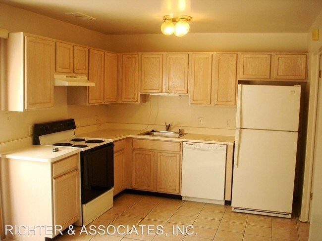Building Photo - 2 br, 1.5 bath House - 23568 LAHSER