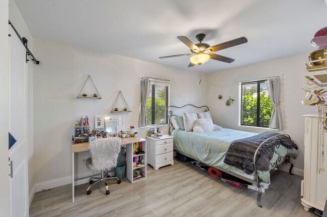 Foto del edificio - 342 SW 22nd St