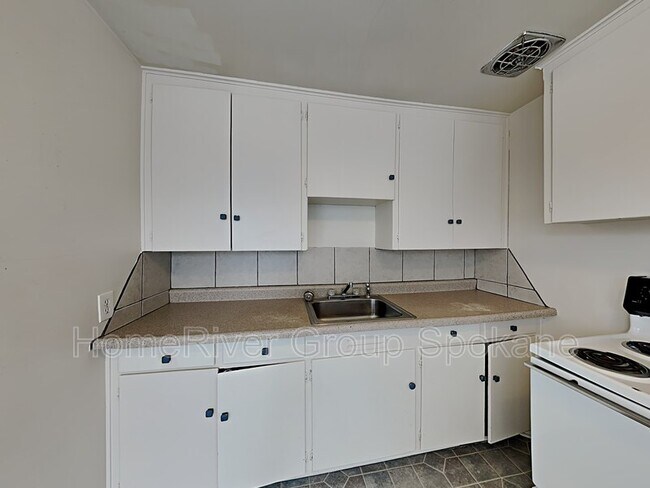Foto del edificio - 5311 N Elm St