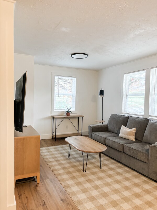 Foto principal - 1006 W Broadway St