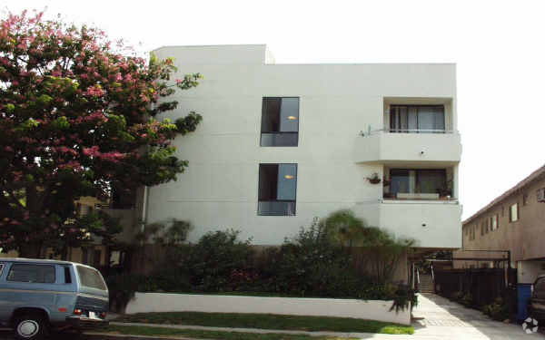 Building Photo - Hudson (Trust)