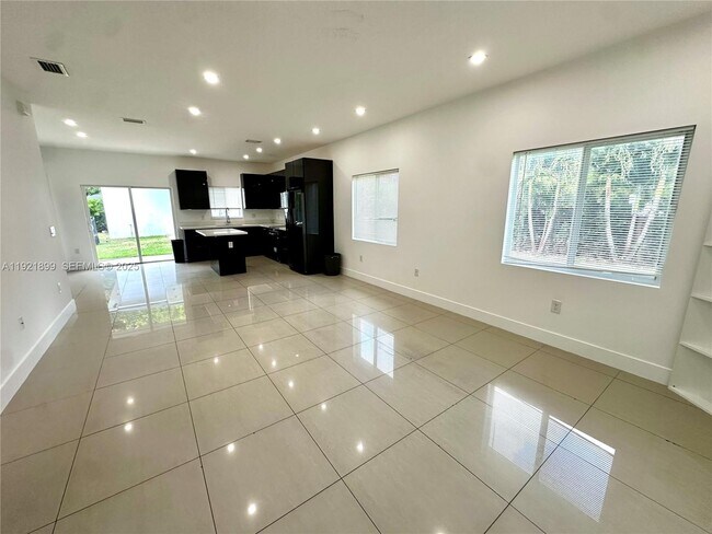 Foto del edificio - 14890 NE 10th Ave