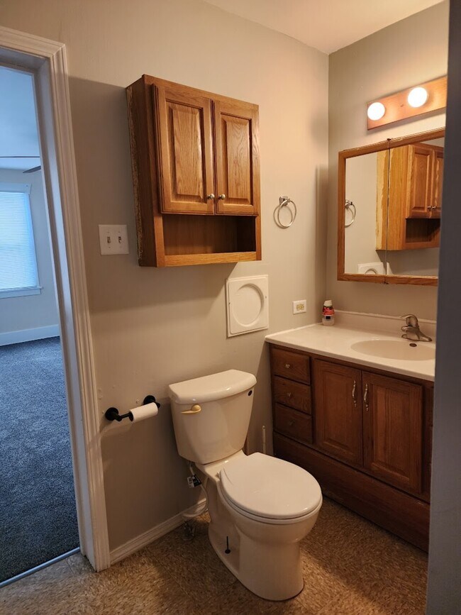 Building Photo - 2028 E Prairie St