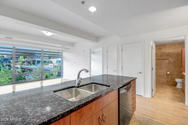 Building Photo - 7151 E Rancho Vista Dr