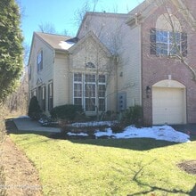 Building Photo - 44 Poplar Ln