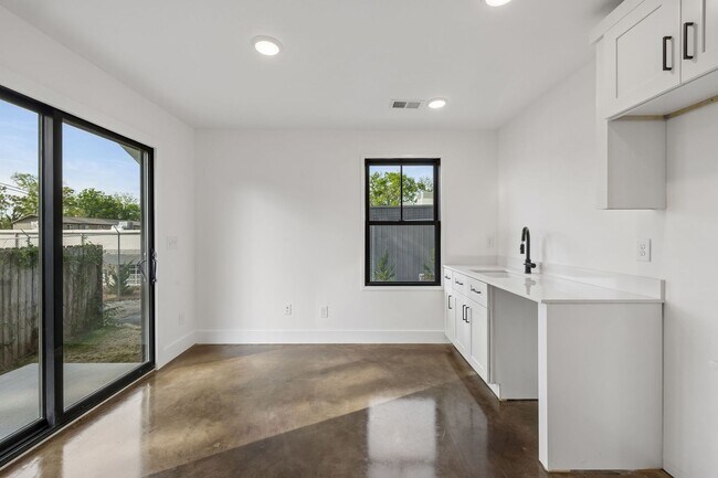 Foto del edificio - Fabulous 1 bedroom East Nashville New Construction