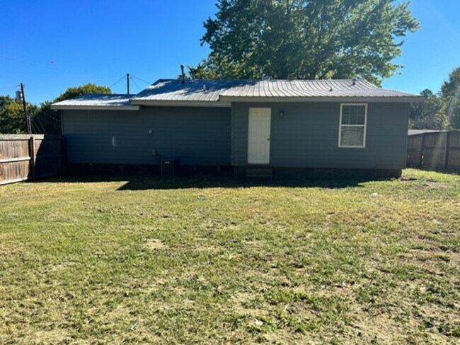 Building Photo - 1393 Farmers Rd