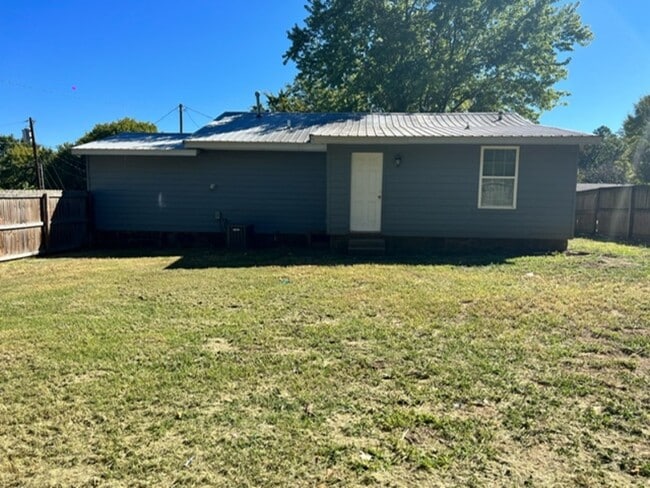 Photo - 1393 Farmers Rd House